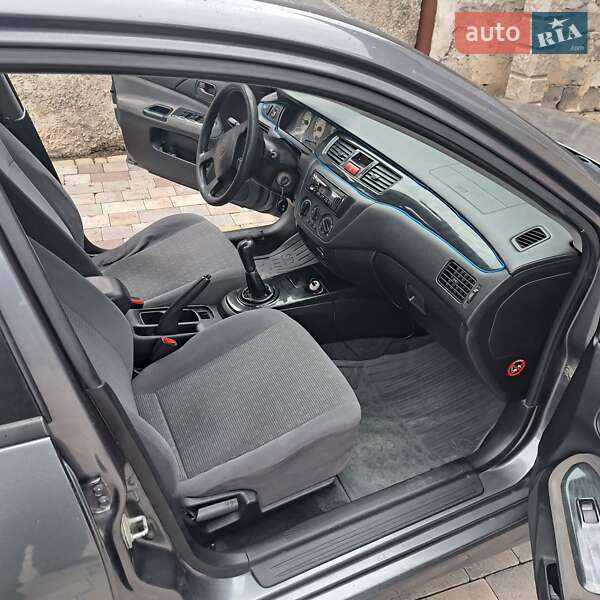 Седан Mitsubishi Lancer 2004 в Львове