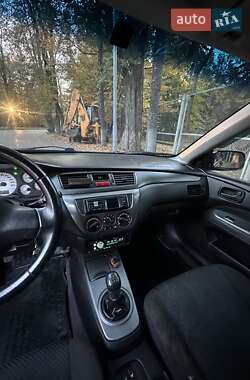 Седан Mitsubishi Lancer 2006 в  фото 14 Седан Mitsubishi Lancer 2006 в