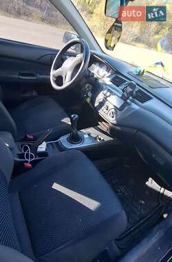 Седан Mitsubishi Lancer 2006 в  фото 22 Седан Mitsubishi Lancer 2006 в