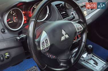 Седан Mitsubishi Lancer 2011 в  фото 29 Седан Mitsubishi Lancer 2011 в