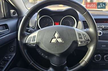 Седан Mitsubishi Lancer 2011 в  фото 21 Седан Mitsubishi Lancer 2011 в