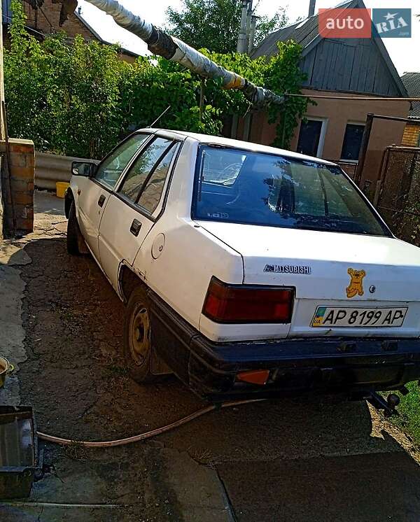 Седан Mitsubishi Lancer 1987 в  фото Седан Mitsubishi Lancer 1987 в