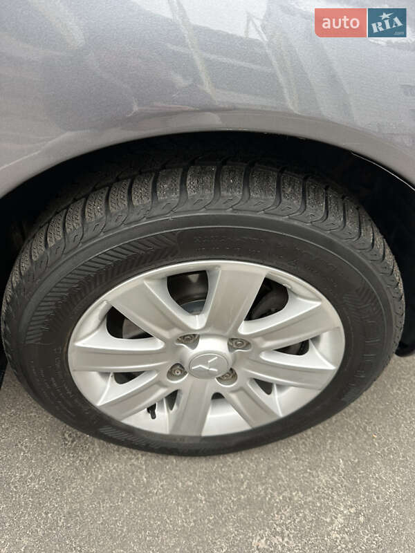 Седан Mitsubishi Lancer 2009 в Киеве