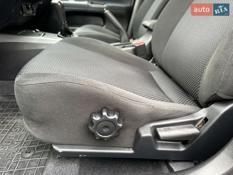 Седан Mitsubishi Lancer 2009 в Киеве