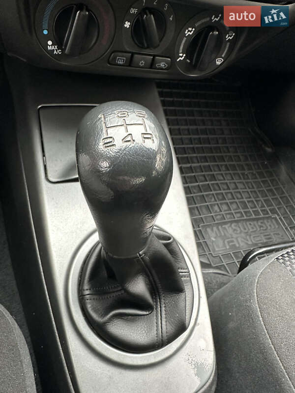 Седан Mitsubishi Lancer 2009 в Киеве