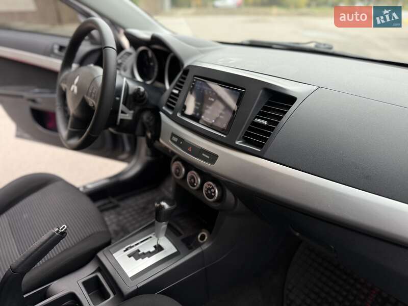 Седан Mitsubishi Lancer 2008 в Днепре