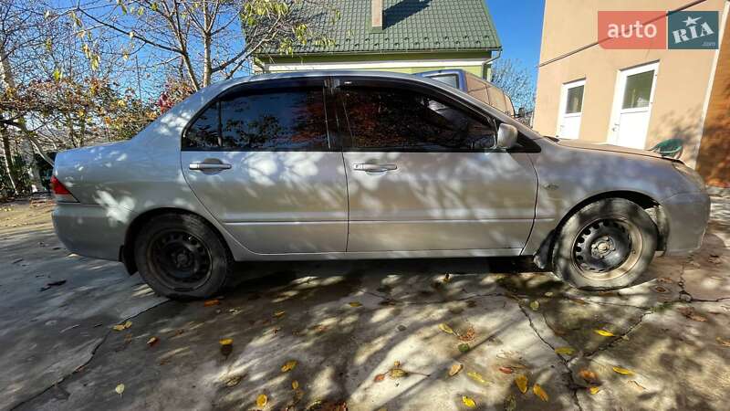 Седан Mitsubishi Lancer 2003 в Черновцах фото 2 Седан Mitsubishi Lancer 2003 в Черновцах
