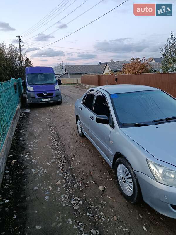 Седан Mitsubishi Lancer 2004 в Черновцах