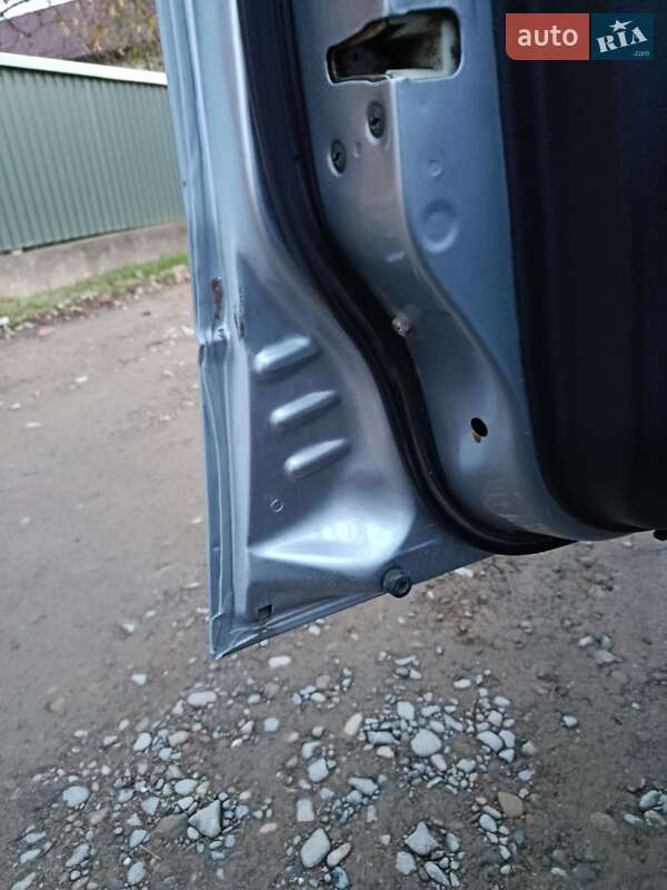 Седан Mitsubishi Lancer 2004 в Черновцах