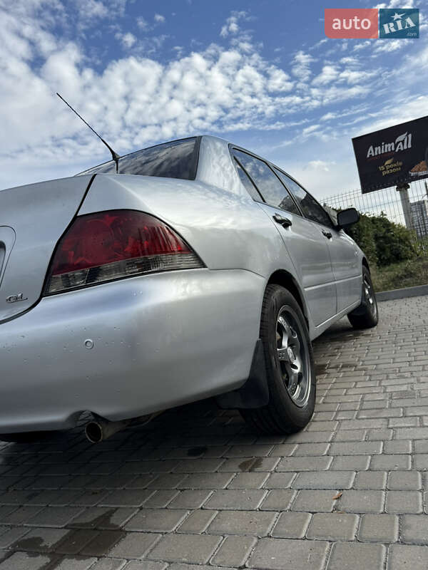 Седан Mitsubishi Lancer 2004 в Дніпрі фото 3 Седан Mitsubishi Lancer 2004 в Дніпрі