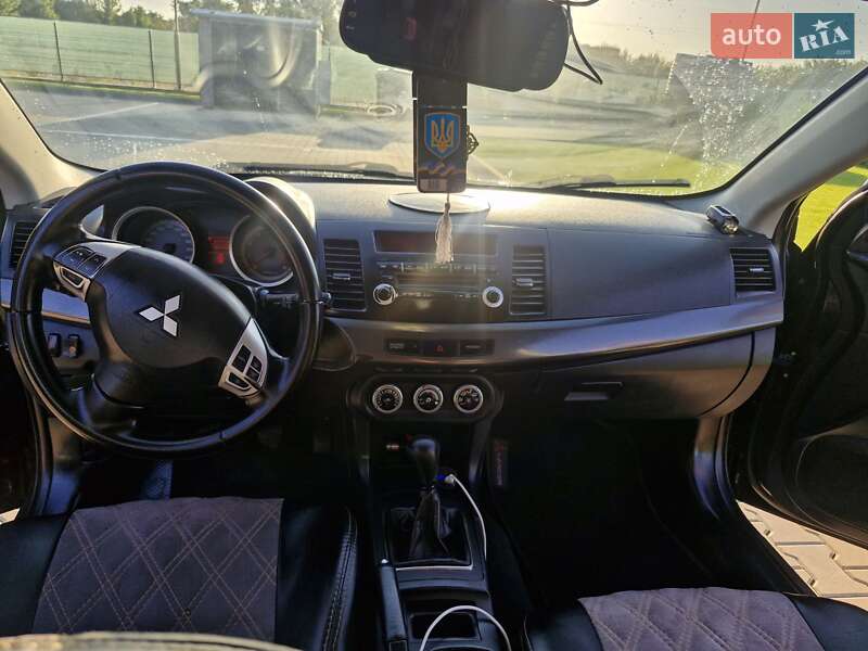 Седан Mitsubishi Lancer 2009 в Виннице