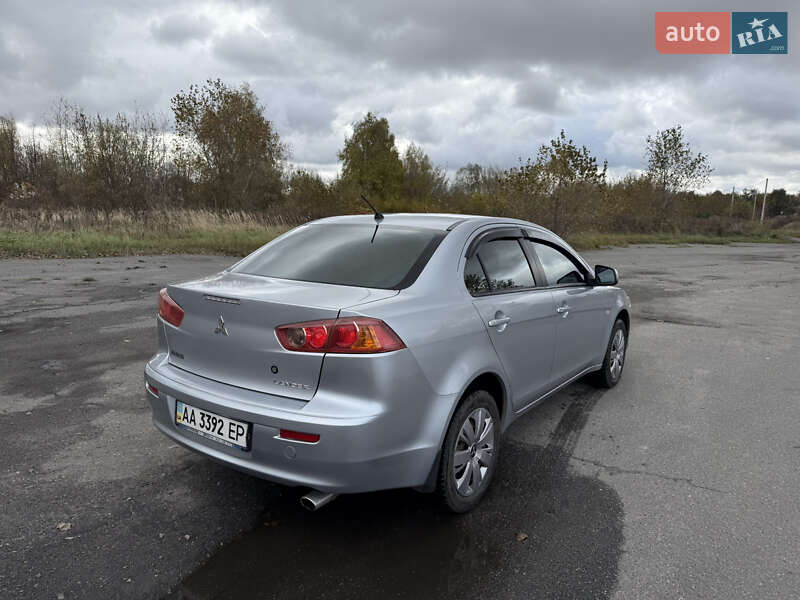 Седан Mitsubishi Lancer 2007 в Дымере