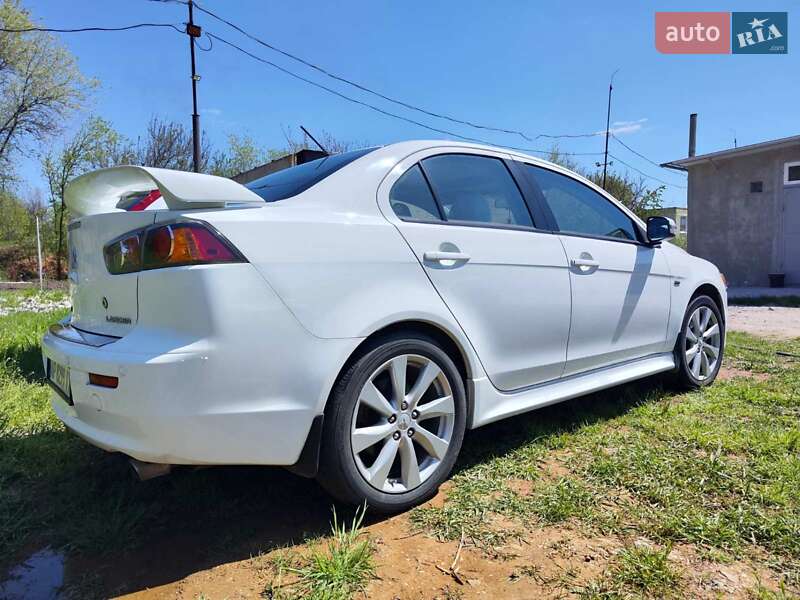 Седан Mitsubishi Lancer 2015 в Запоріжжі