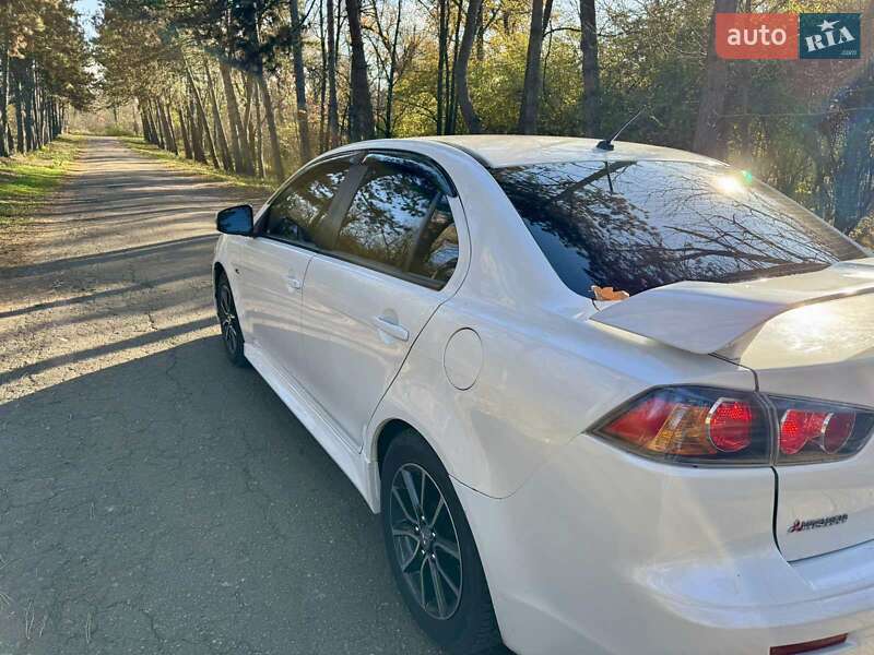 Седан Mitsubishi Lancer 2017 в Долинской