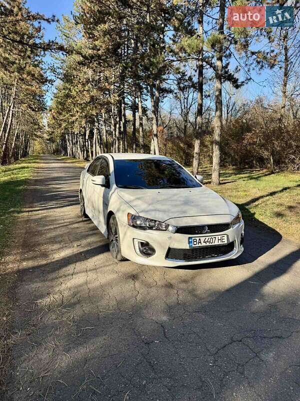 Седан Mitsubishi Lancer 2017 в Долинской