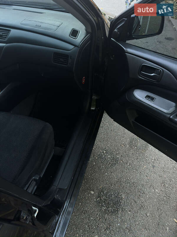 Седан Mitsubishi Lancer 2006 в Черновцах