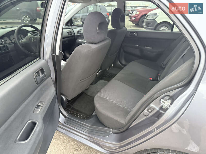 Седан Mitsubishi Lancer 2009 в Киеве