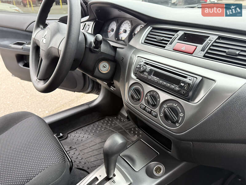 Седан Mitsubishi Lancer 2009 в Киеве
