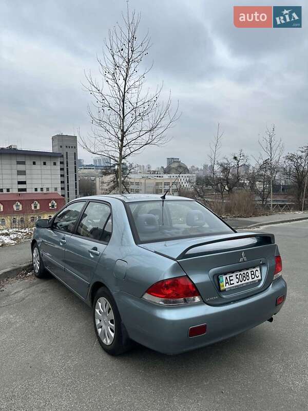 Седан Mitsubishi Lancer 2006 в Киеве