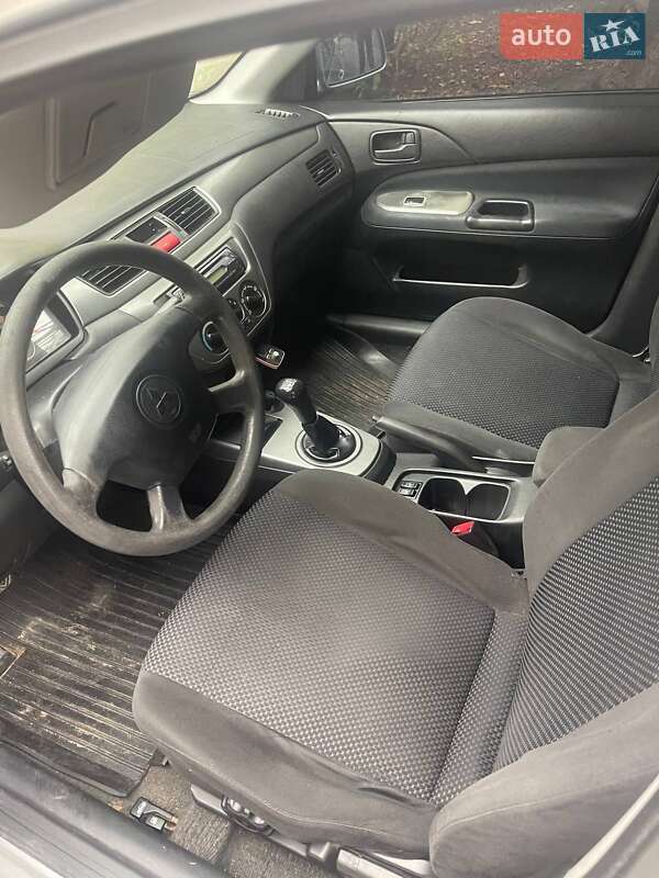Седан Mitsubishi Lancer 2005 в Черновцах