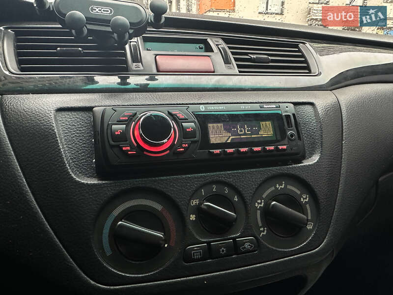 Седан Mitsubishi Lancer 2005 в Києві