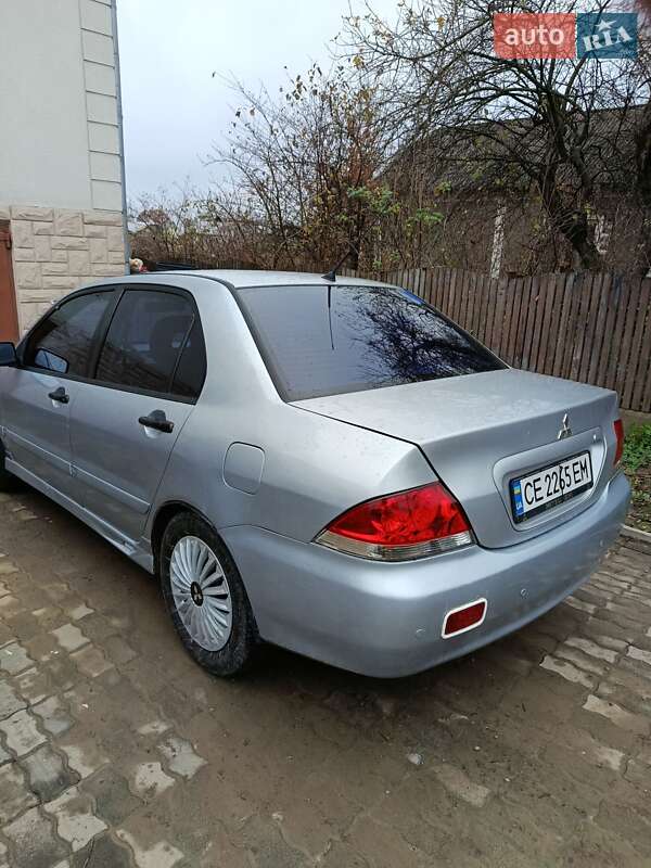 Седан Mitsubishi Lancer 2004 в Черновцах
