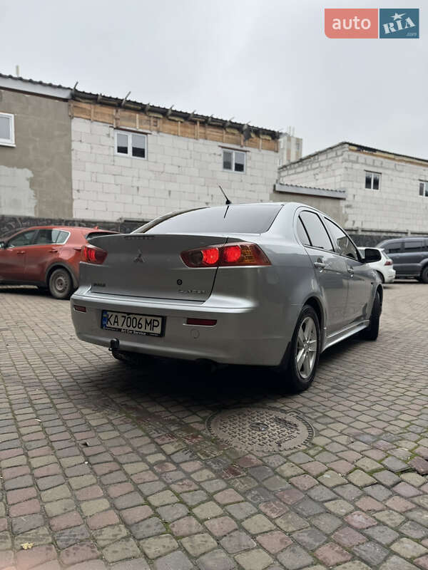 Седан Mitsubishi Lancer 2010 в Києві
