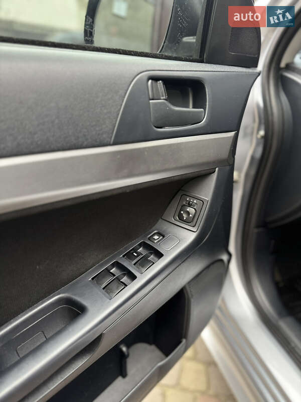 Седан Mitsubishi Lancer 2010 в Києві