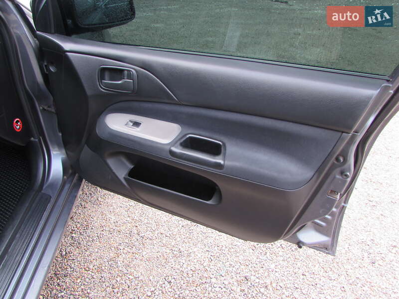 Седан Mitsubishi Lancer 2006 в Кропивницькому фото 16 Седан Mitsubishi Lancer 2006 в Кропивницькому