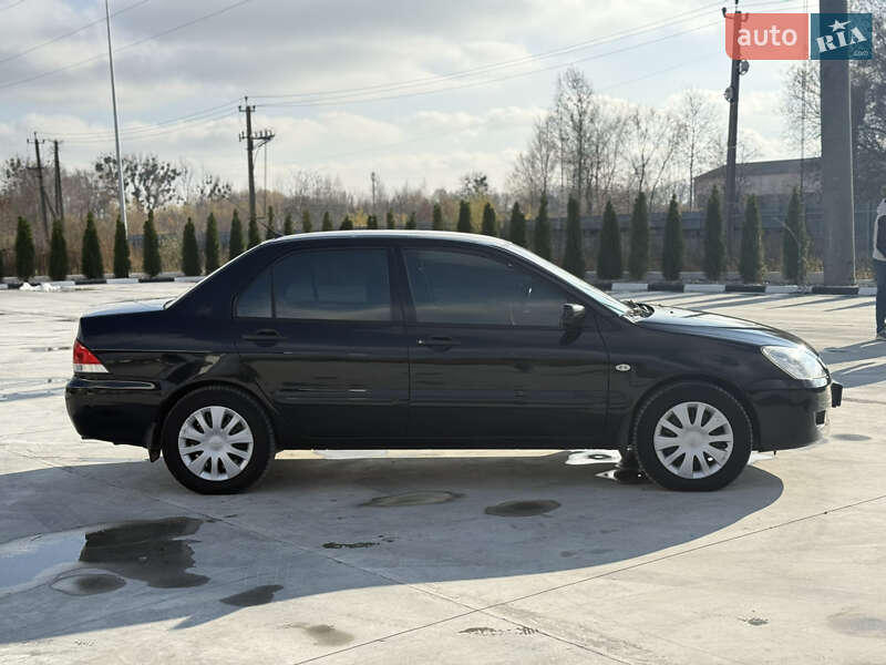 Седан Mitsubishi Lancer 2005 в Звягеле