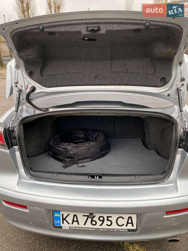 Седан Mitsubishi Lancer 2012 в Киеве