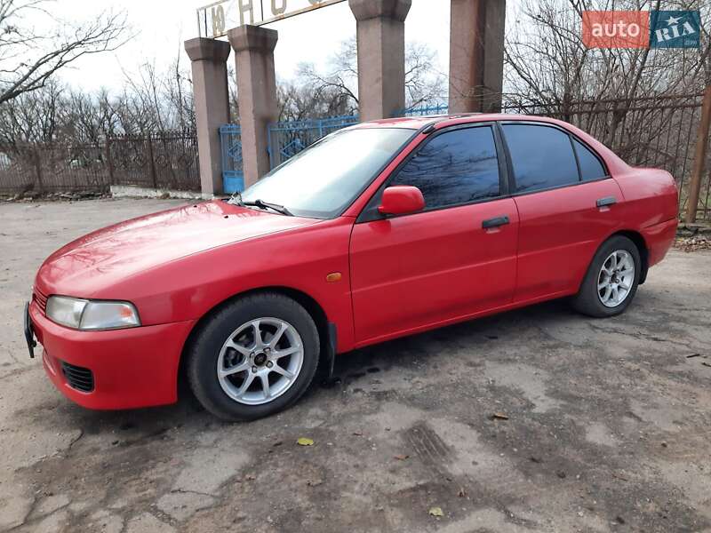 Седан Mitsubishi Lancer 1996 в Братському