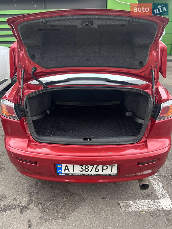 Седан Mitsubishi Lancer 2009 в Киеве