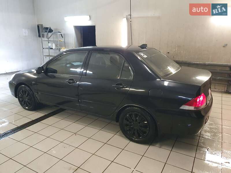Седан Mitsubishi Lancer 2006 в Киеве