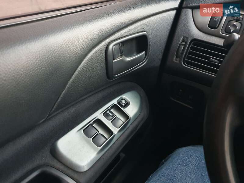 Седан Mitsubishi Lancer 2006 в Киеве