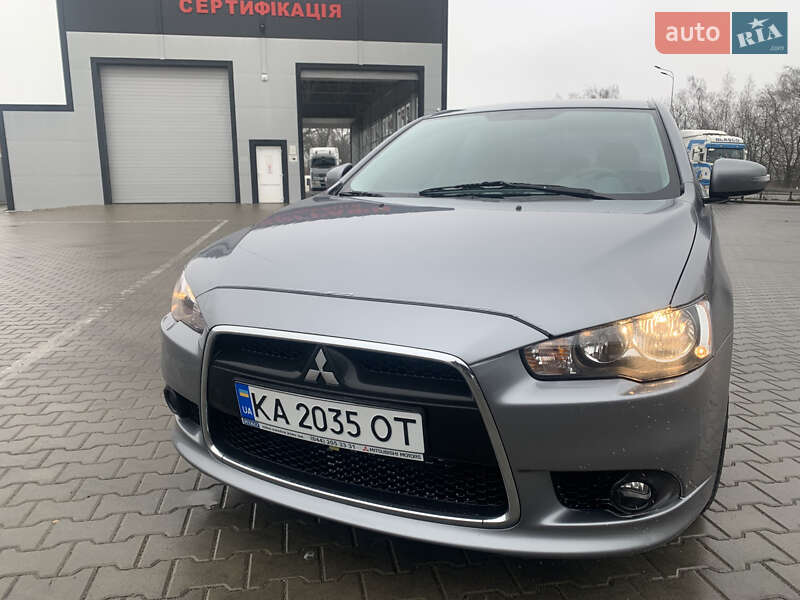 Седан Mitsubishi Lancer 2015 в Киеве