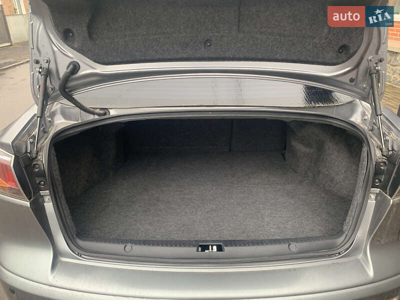 Седан Mitsubishi Lancer 2015 в Киеве