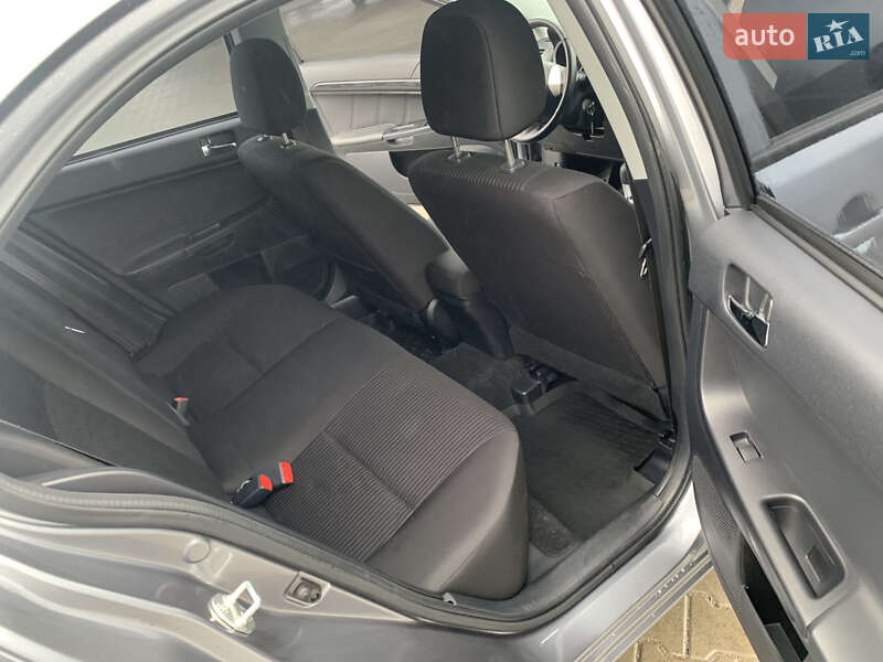 Седан Mitsubishi Lancer 2015 в Киеве