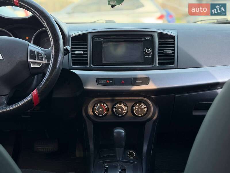 Седан Mitsubishi Lancer 2015 в Кривому Розі