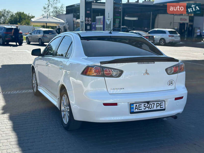 Седан Mitsubishi Lancer 2015 в Днепре