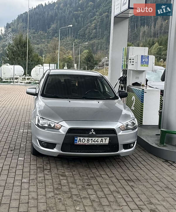 Седан Mitsubishi Lancer 2009 в Воловце