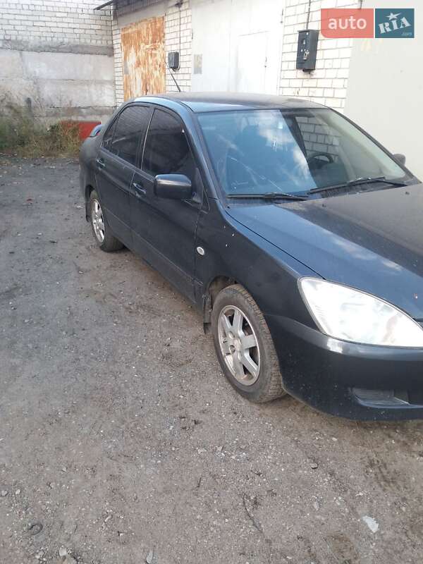 Седан Mitsubishi Lancer 2004 в Києві
