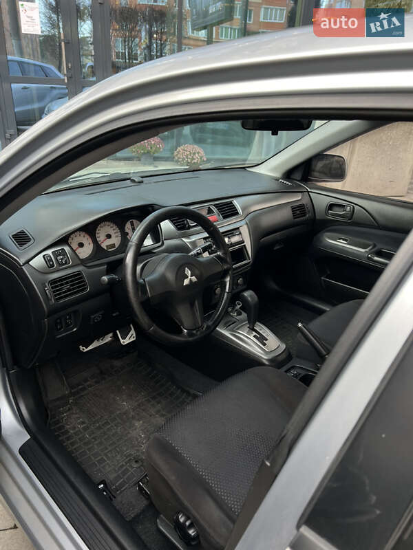Седан Mitsubishi Lancer 2006 в Ирпене