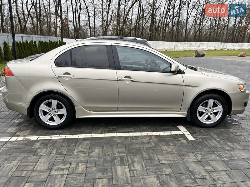 Седан Mitsubishi Lancer 2008 в Луцке