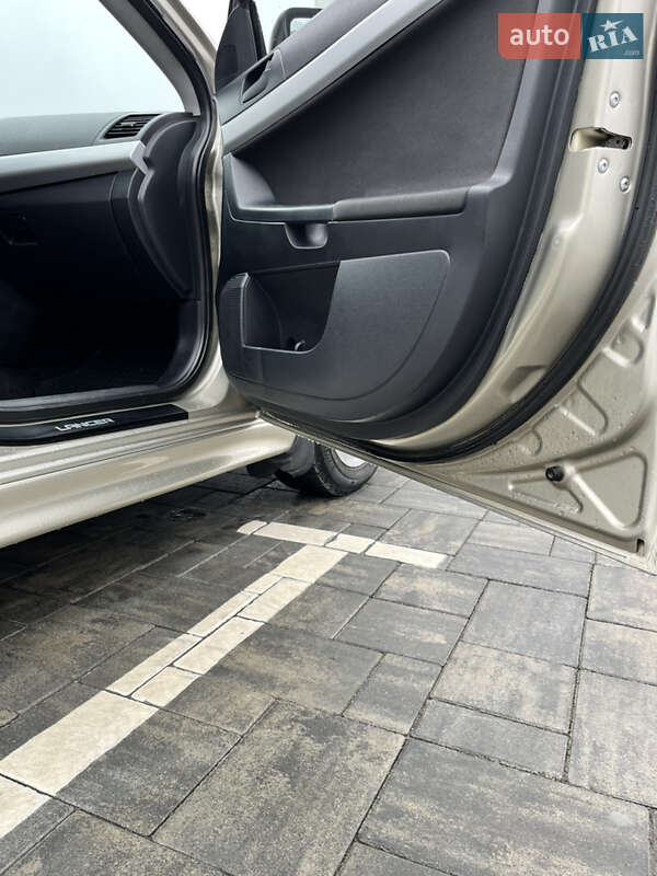 Седан Mitsubishi Lancer 2008 в Луцке