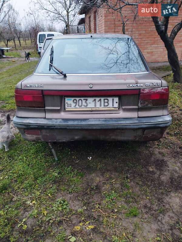 Ліфтбек Mitsubishi Lancer 1990 в Вінниці