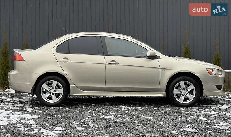 Седан Mitsubishi Lancer 2009 в Львове