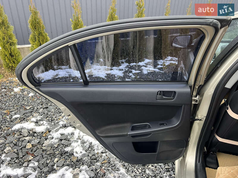 Седан Mitsubishi Lancer 2009 в Львове