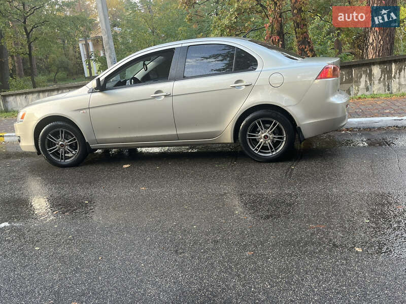 Седан Mitsubishi Lancer 2009 в Києві