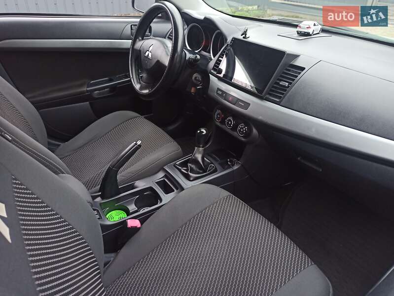 Седан Mitsubishi Lancer 2011 в Черкасах
